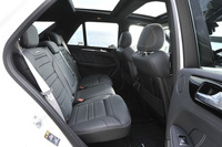 シートヒーターは前席だけでなく後席にも備わる。