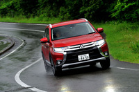 新型ではサスペンションからの入力を受ける箇所を中心に補強し、操舵に対する応答性と正確性を向上させている。