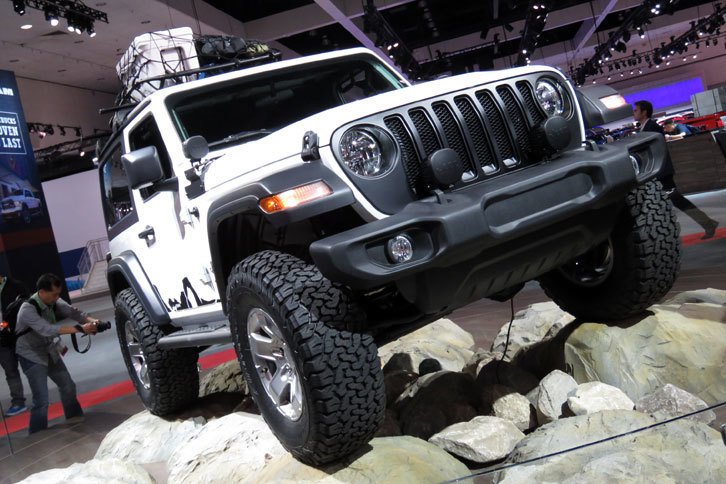 2017年のロサンゼルスオートショーでは、ブランドの原点ともいえる「ラングラー」に新型が登場。誕生から76年を経た今もなお、ジープは進化を続けている。