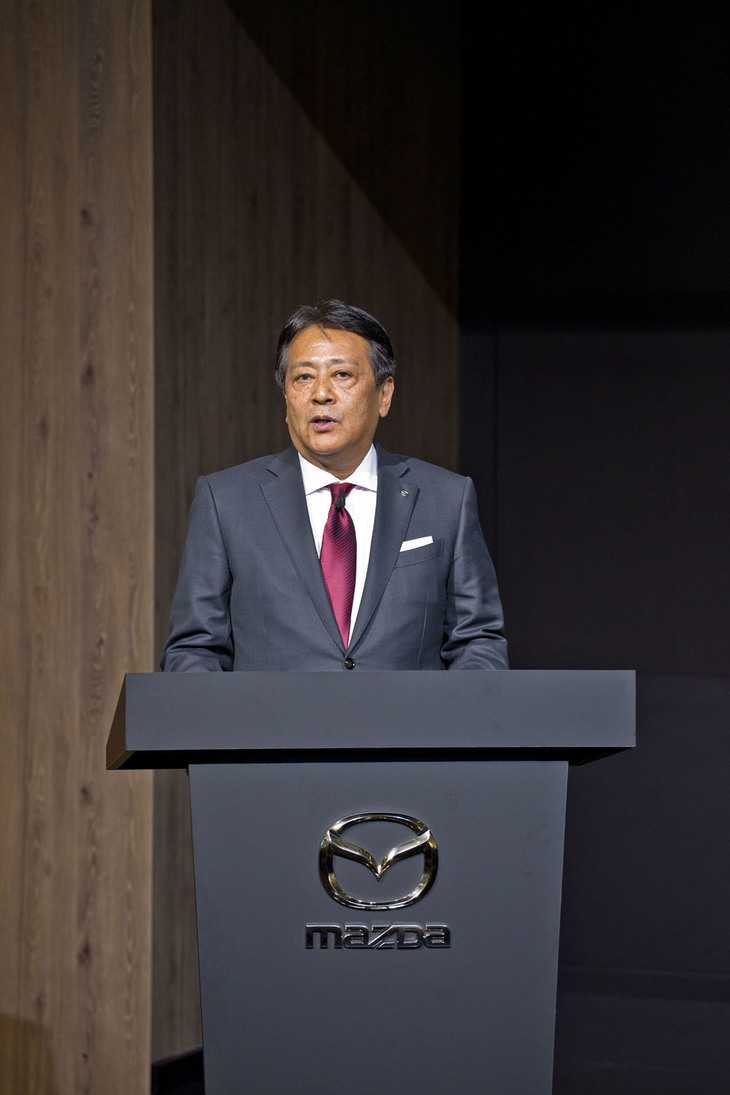 マツダの丸本 明代表取締役社長兼CEO。写真は2019年のジュネーブモーターショーにおけるプレスカンファレンスのときのもの。