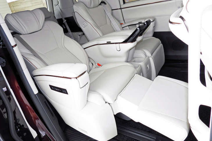 レクサスLM500h“バージョンL”（2列目シート）