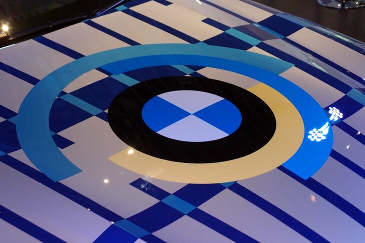 THE 8 X JEFF KOONS（ボンネット）