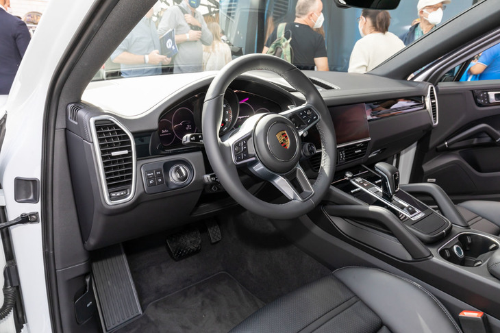 ポルシェ・カイエンEハイブリッド クーペ（インテリア）