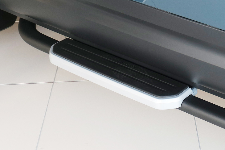 ランドローバー・ディフェンダー110 SE エクスプローラーパック装着車（サイドステップ）