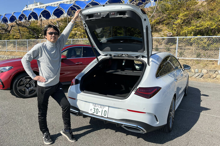 「CLAシューティングブレーク」のボディーサイズは全長×全幅×全高＝4685×1830×1435mm。荷室の容量は505リッターで、40：20：40の分割可倒機構が備わる後席の背もたれをすべて前方に倒すと、容量を1370リッターまで拡大できる。