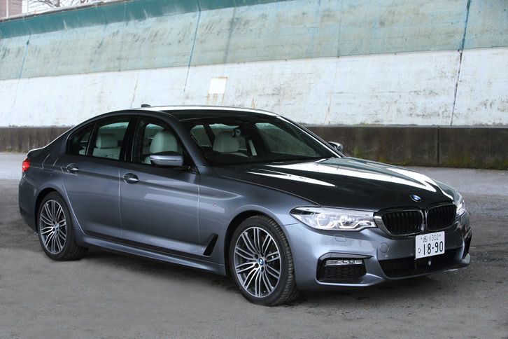 現在販売されている「530i」「540i」「540i xDrive」「523d」に加え、2017年の後半にはプラグインハイブリッド車の「530e」やベーシックな「523i」も追加される予定。