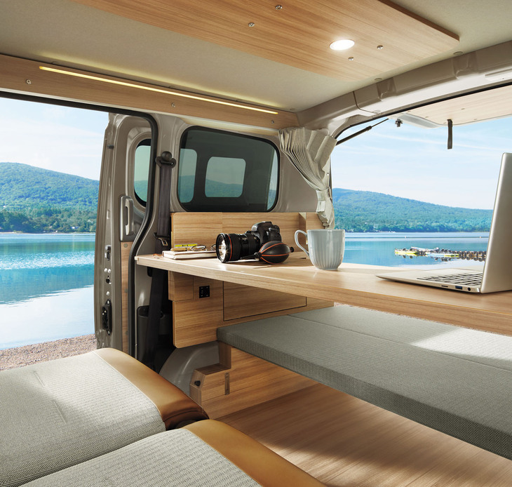 日産NV200バネットMYROOM（アウトドアでのイメージ）