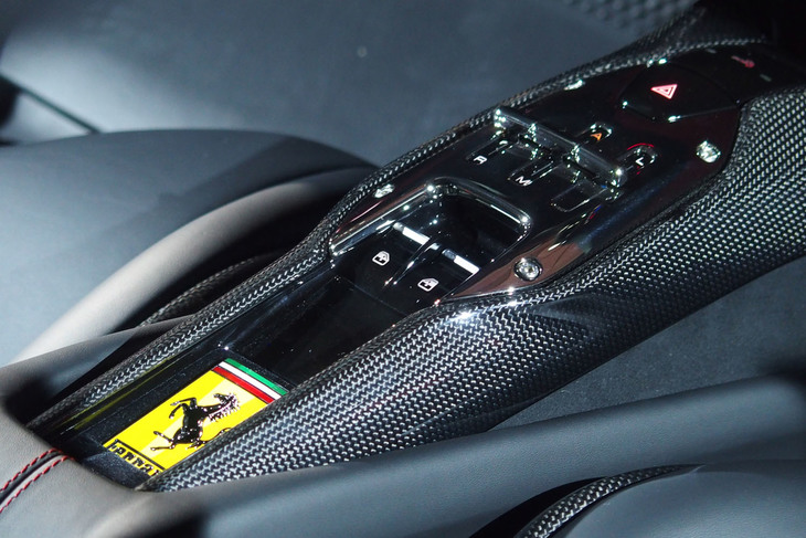 フェラーリ296GTB（センターコンソール）