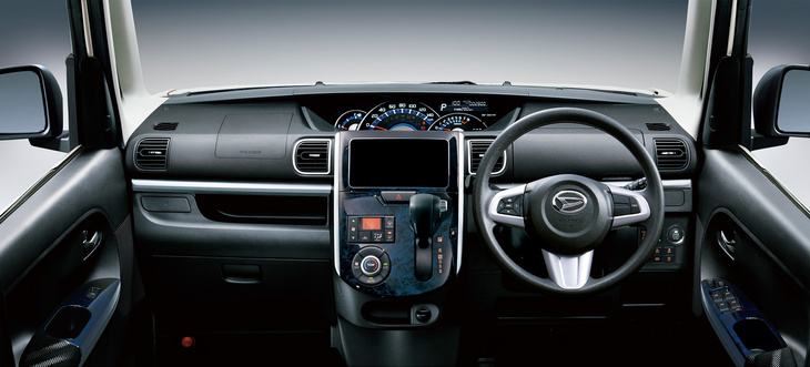 「タント カスタムX“トップエディションVS SA III”」のインストゥルメントパネルまわり。