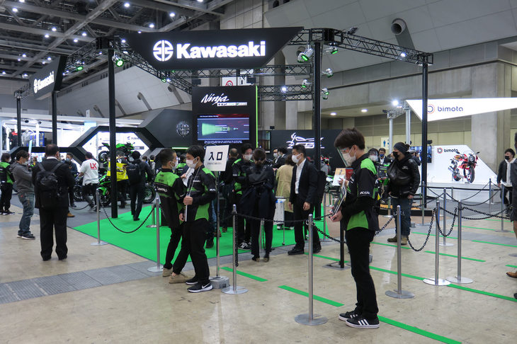 カワサキの出展ブースの様子。