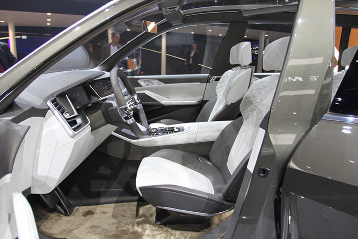 BMWコンセプトX7 iパフォーマンス（フロントシート）