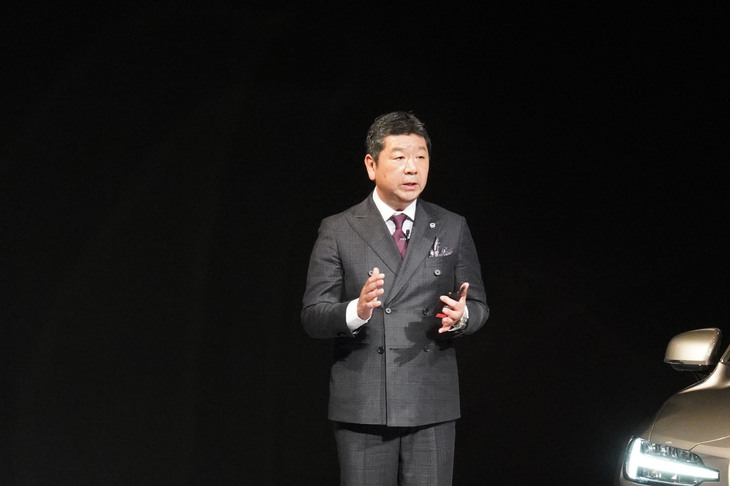 あいさつに立ったボルボ・カー・ジャパンの木村隆之代表取締役社長。新型「S60」では、美しいスタイリングと使い勝手のいいボディーサイズ、4種のパワートレインによる運転する楽しさ、高い安全性をアピールし、国産ラージセダンユーザーの取り込みを狙いたいと語った。