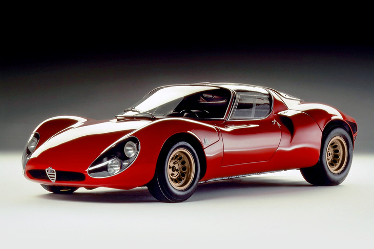 1967年から18台のみが生産された「アルファ・ロメオ・ティーポ33ストラダーレ」。