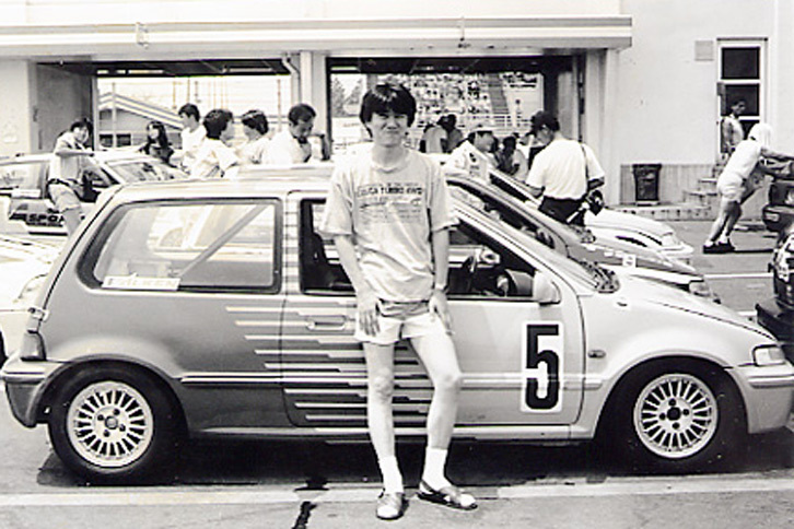 91年には「日産フェアレディZ」を売ったカネで「ホンダ・シティ」を購入、筑波ツーリングカー選手権に出場。