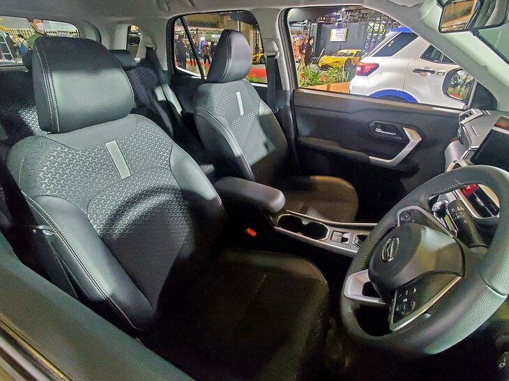 ダイハツ・ロッキー クロスフィールドver.（シート）