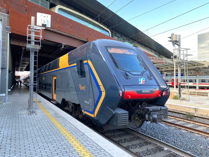 日立レールイタリア製近郊用電車「ロック」。ローマ・ティブルティーナ駅で撮影。