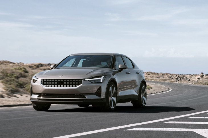 当初は前後軸にモーターを備えた4WD車のみだった「ポールスター2」だが、2021年4月にFWD車が追加された。