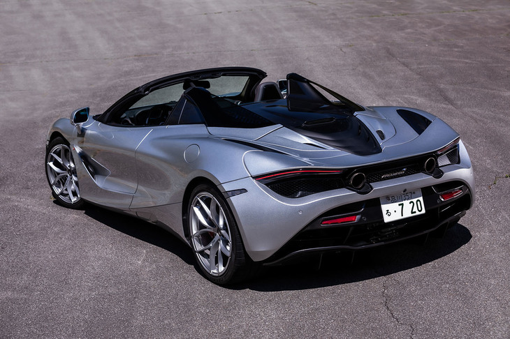 「720Sスパイダー」のボディーサイズは全長×全幅×全高＝4543×1930×1196mm、ホイールベース＝2670mm。