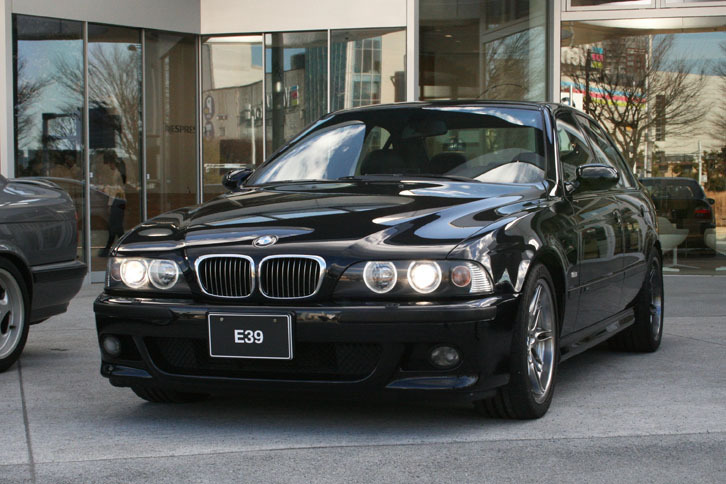 4代目BMW 5シリーズ（E39型／1996～2003年）。写真は2000年型「M5」。