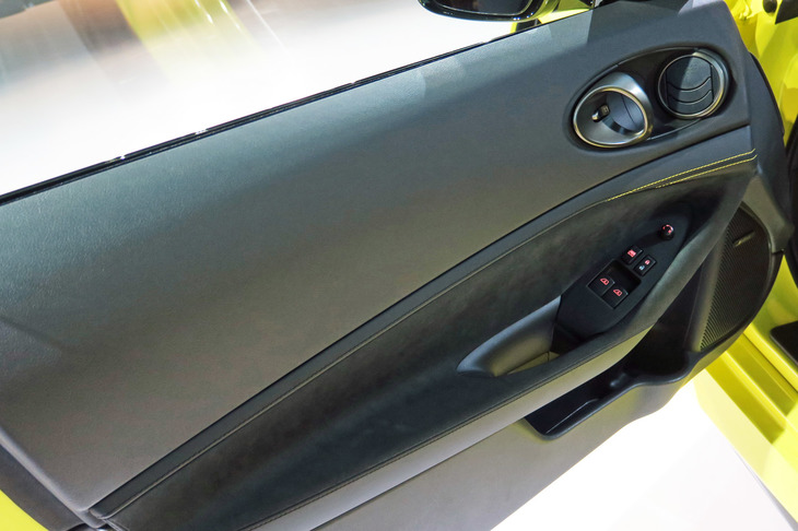 日産フェアレディZ プロトタイプ（ドアインナーパネル）