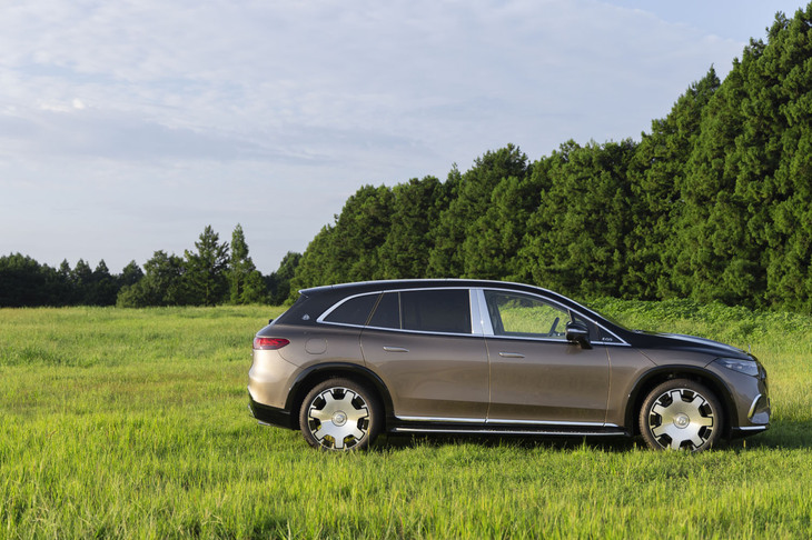 ボディーのスリーサイズは全長×全幅×全高＝5135×2035×1725mm。車重は3050kgにも達する。