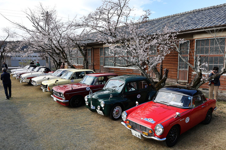 こちらはジャパニーズ・レジェンドと名づけられた一角。手前から「ホンダS600」「日野ルノー カロッツェリア・ワタナベ スペシャル」、「プリンス・スカイライン2000GT-B」「スバルff-1 1300Gスポーツセダン」「いすゞ117クーペ」、そして「ダットサン・フェアレディ」など。