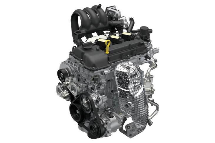 新開発のR06D型エンジン。シリンダーのロングストローク化や燃焼室の高圧縮比化、スズキの軽初となるデュアルインジェクションやクールドEGRの採用などにより、燃焼効率の改善を図っている。