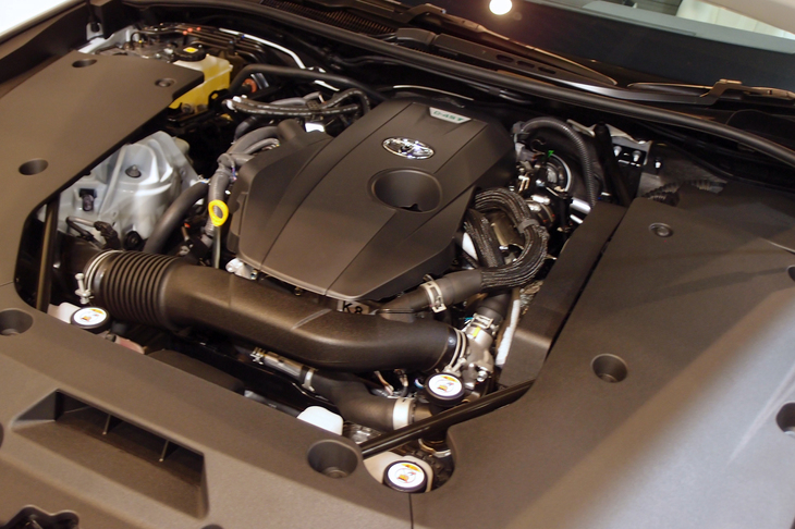 パワーユニットは、1種類のターボエンジン（写真）、2種類のハイブリッドがラインナップされる。