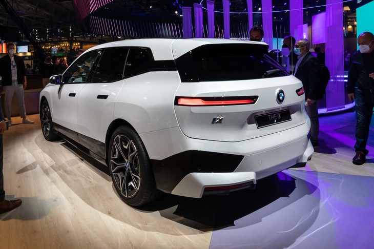 BMW iX