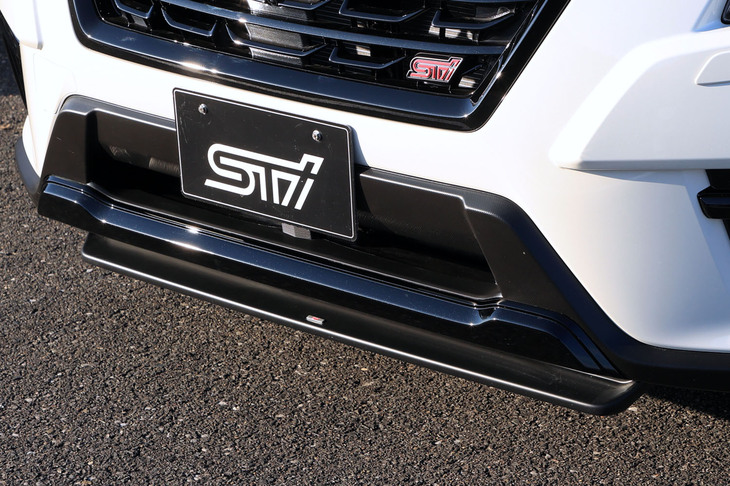 試乗車にはSTI製の空力パーツも装着されていた。走行風の乱流を整えて空力バランスの最適化を図るというもので、走行安定性の向上に寄与するという。
