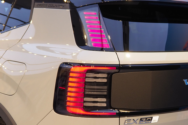ボルボEX30クロスカントリー（用品装着車のリアコンビランプ）