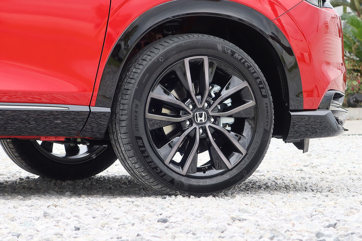 ホンダ・ヴェゼルe：HEV RS（フロントホイール）