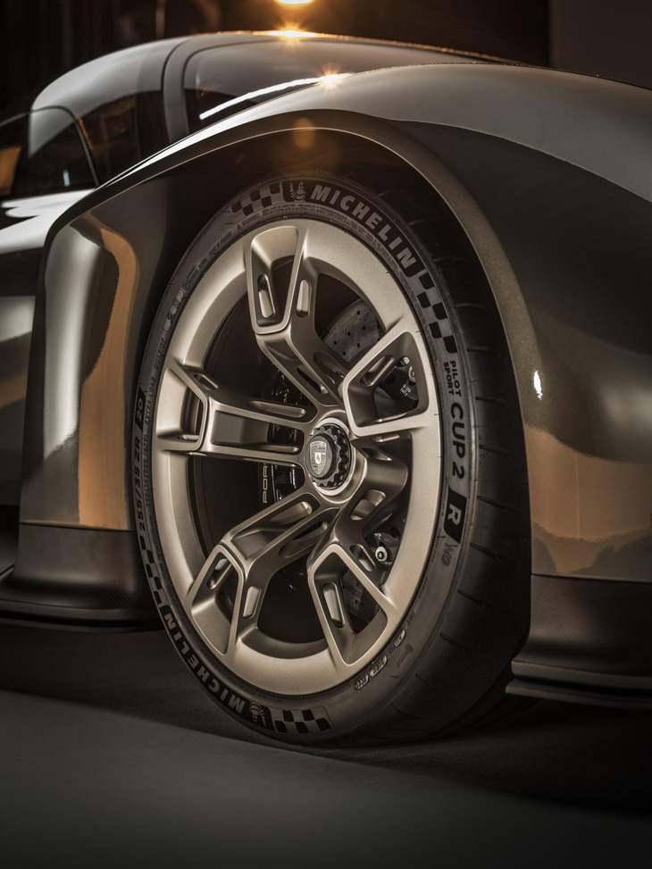 ポルシェ・ミッションX（フロントホイール）