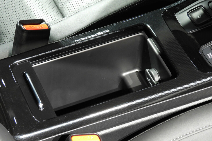 ホンダ・インサイト（センターコンソールボックス）