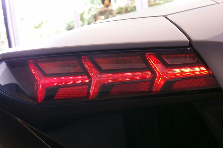 ランボルギーニ・アヴェンタドールLP780-4 Ultimae（リアコンビランプ）