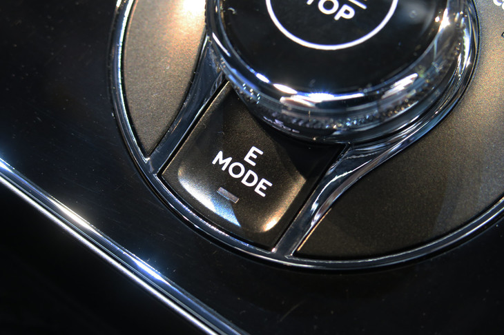 ベントレー・ベンテイガ ハイブリッド（走行モードの切り替えスイッチ）
