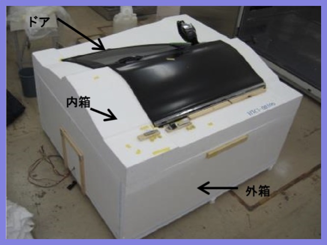 ひろしま産業振興機構とヒロテックが開発した、ドアユニットの断熱性能を評価する計測装置。（写真：ひろしま産業振興機構）