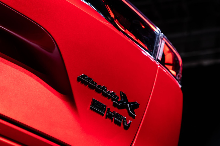 ホンダ・ヴェゼルe：HEVモデューロXコンセプト（エンブレム）