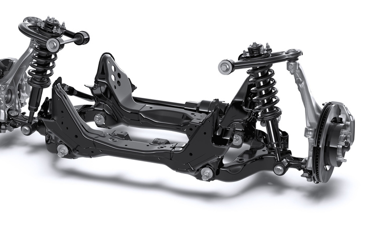 「ランドクルーザー“250”」のサスペンション（フロント）。同車の足まわりは、重たいクロカン車であっても日常使いで痛痒（つうよう）なく操れるよう設計がなされている。