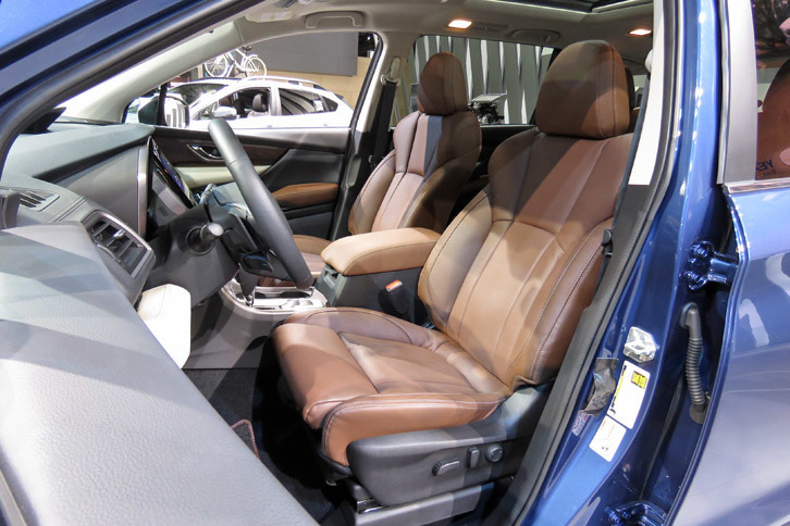 スバル・アセント（1列目シート）