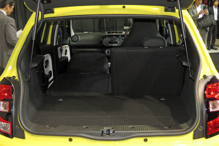 ルノー・トゥインゴ インテンス（ラゲッジルーム）