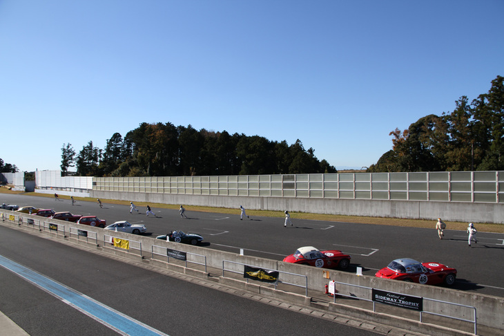 「セブリング40mトロフィー」は、第2ドライバーがマシンに乗る第1ドライバーに駆け寄り、タッチしてから発進する変則ルマン式スタートを採用。