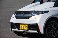 リアコンビランプのインナーレンズはレッドからクリアタイプに変更。よりすっきりとした印象になった。