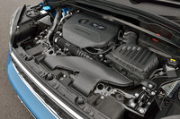 エンジンの種類はディーゼル3種類、ガソリン3種類の全6種類。3気筒エンジンと88psのモーターを組み合わせたプラグインハイブリッド車も用意されている。