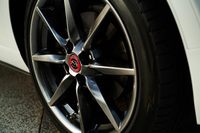 マツダの各車に創立100周年記念モデルが登場　白と赤のカラーリングが特徴の画像