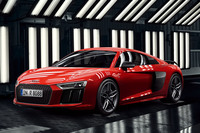 「RSシリーズ」と「Sシリーズ」、さらに「R8」（写真）については、2桁数字を用いたネーミングルールの対象外とされている。