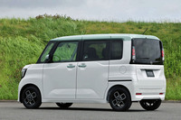 エクステリアデザインの テーマも“かどまる四角”。広さを感じさせる四角をベースとしながらも、カドを取って優しげな表情にすることを目指したという。