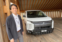 三菱自動車で「デリカD：5」の開発を担当する柴田直之さん。小沢の疑問をガシガシとぶつけてきた。