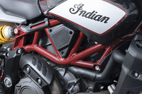 ディテールの美しさもインディアンならではの魅力。スリムな車体を形成する鋼管製のトラスフレームも、視覚的な“見どころ”のひとつだ。