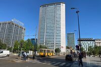 ミラノ中央駅前の「パラッツォ・ピレリ」。2022年6月撮影。